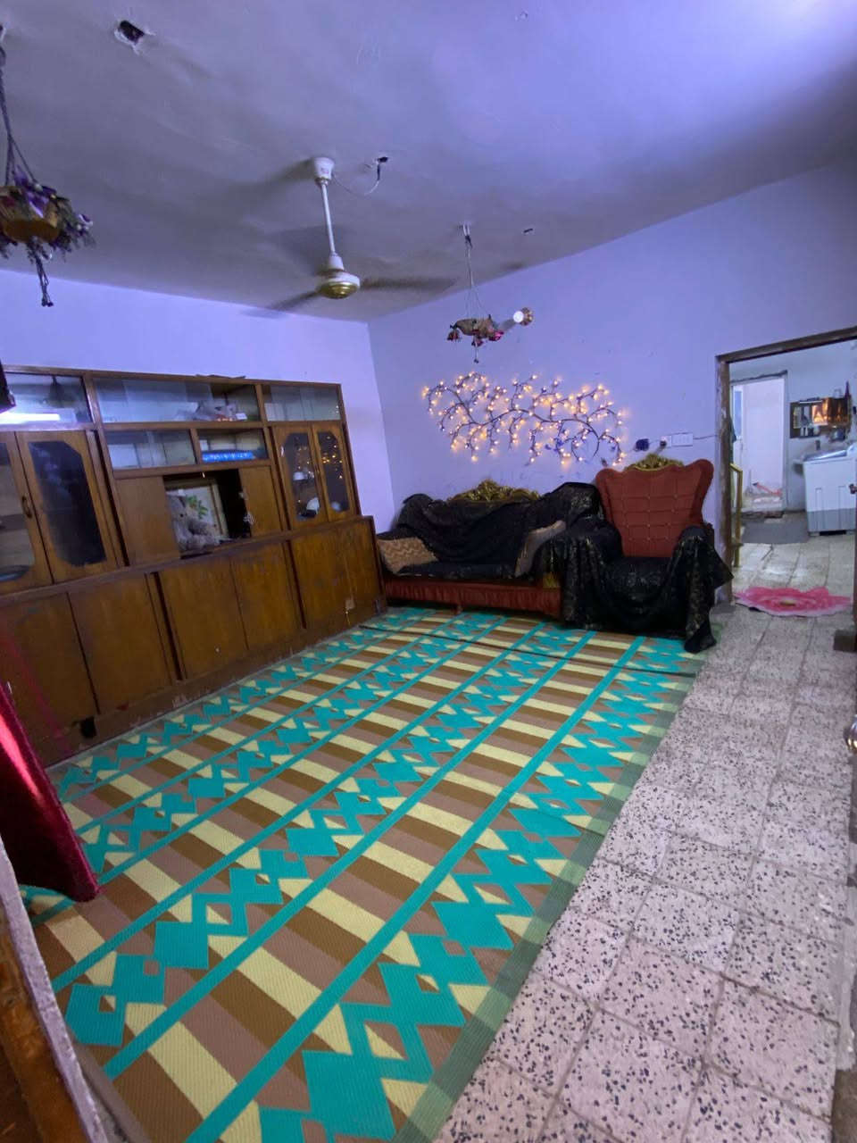 بيت للبيع المساحه 120 طابو ملك صرف مصفر وكامل طابق واحد استقبال وغرفه ومطبخ وملحقات المكان شهداء العبيدي الثالثه الشراي اتساهل ويا ***********
