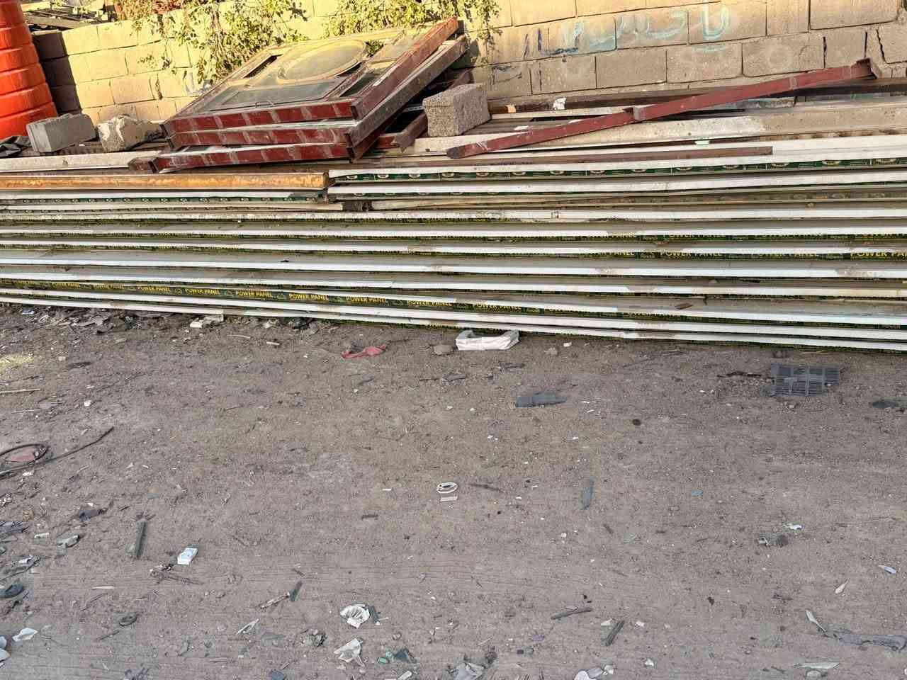 سندويش مستعمل 9 متررالعدد 8 +6الطول 4 ونص متر شخاط17 طول 6 متر هنكلاين العدد 2 طول 6 متر سعر المتر عله 9 الف.   العنوان البصره حي الزيتون رقم الهاتف ***********
