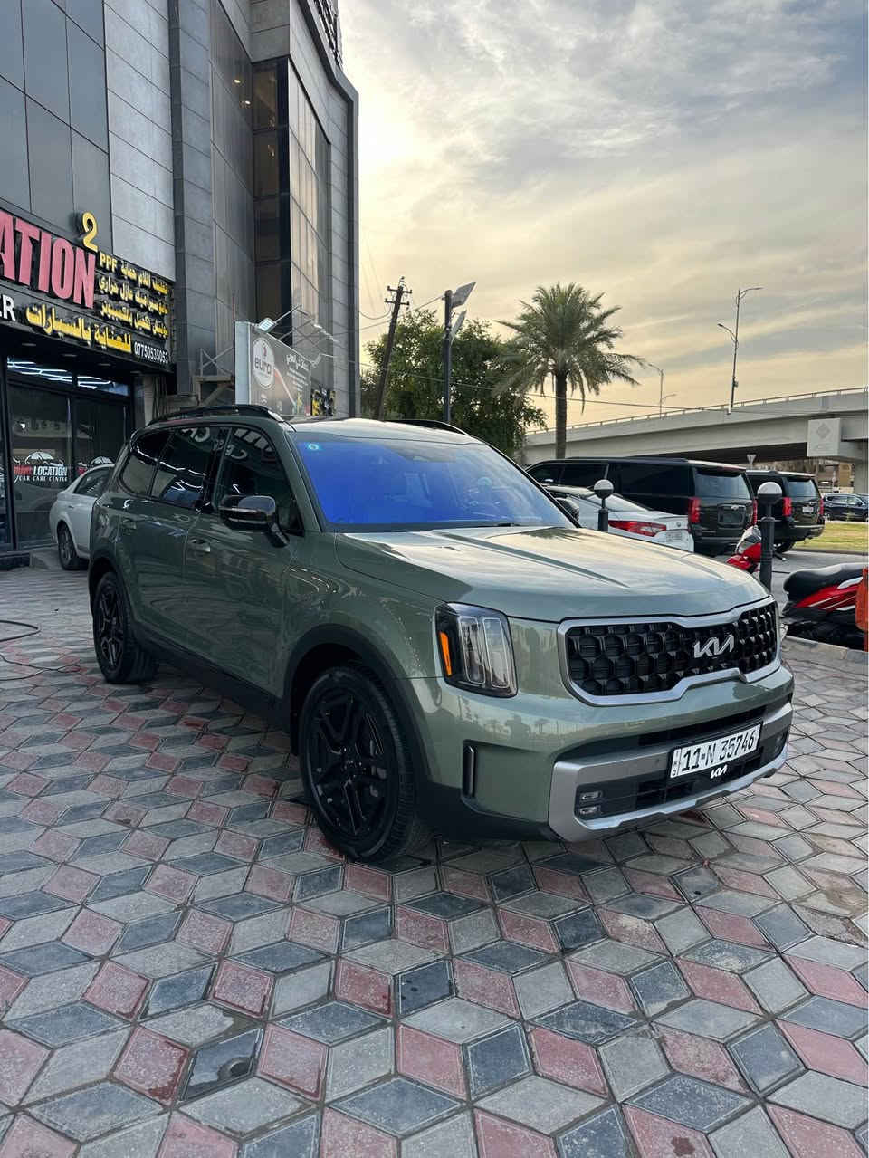 2023 Kia Telluride SX Prestige X-Line
اعلى فئة بالتلورايد 
المواصفات
٥ كامرات ٣٦٠ درجه المراة الداخليه عباره عن كامره
حساسات ٣٦٠ درجه 
٤ كراسي تدفئه وتبريد 
كراسي الخلفيه VIP منفصله
كراسي جلد ٧ راكب 
كراسي كهرباء 
ستيرن هيتر 
شاشه ابل بلي
٥ منظومات قياده 
السقف كانتيره
دبل فتحه بالسقف
حجم الويل ٢٠
لون الداخل السياره نفس الخارج هم اخضر 
تشغيل عن بعد 
داتا شو 
سماعات هيرمن 
بيها نظام التحدث عبر السماعات خاف الي كاعد ليوره ميسمعك يطلع صوتك من السماعات
وبعد كولش هوايه مواصفات 
السياره بدون قطره صبغ بدون بارد 
مغلفة افلام حماية بالكامل حتى القماره 
جامات الخلفيه تجي مضلله بلادي واني مبدلهن اصيليات بدون تظليل والمظللات موجودات تاخذهن ويه السياره 
اي نقص مابيها حادثها مجرد مي داخل لحد الدوسه السياره جتي ماشيه ٩ الاف هسه حاليا ماشيه ٤٨ الف كيلو من اجتي لحد لان اي ضوه تحذير مشتغل ولا مبدل اي شي بالسياره ع البلاد على وضع الشركه للاستفسار *********** بغداد, العراق
