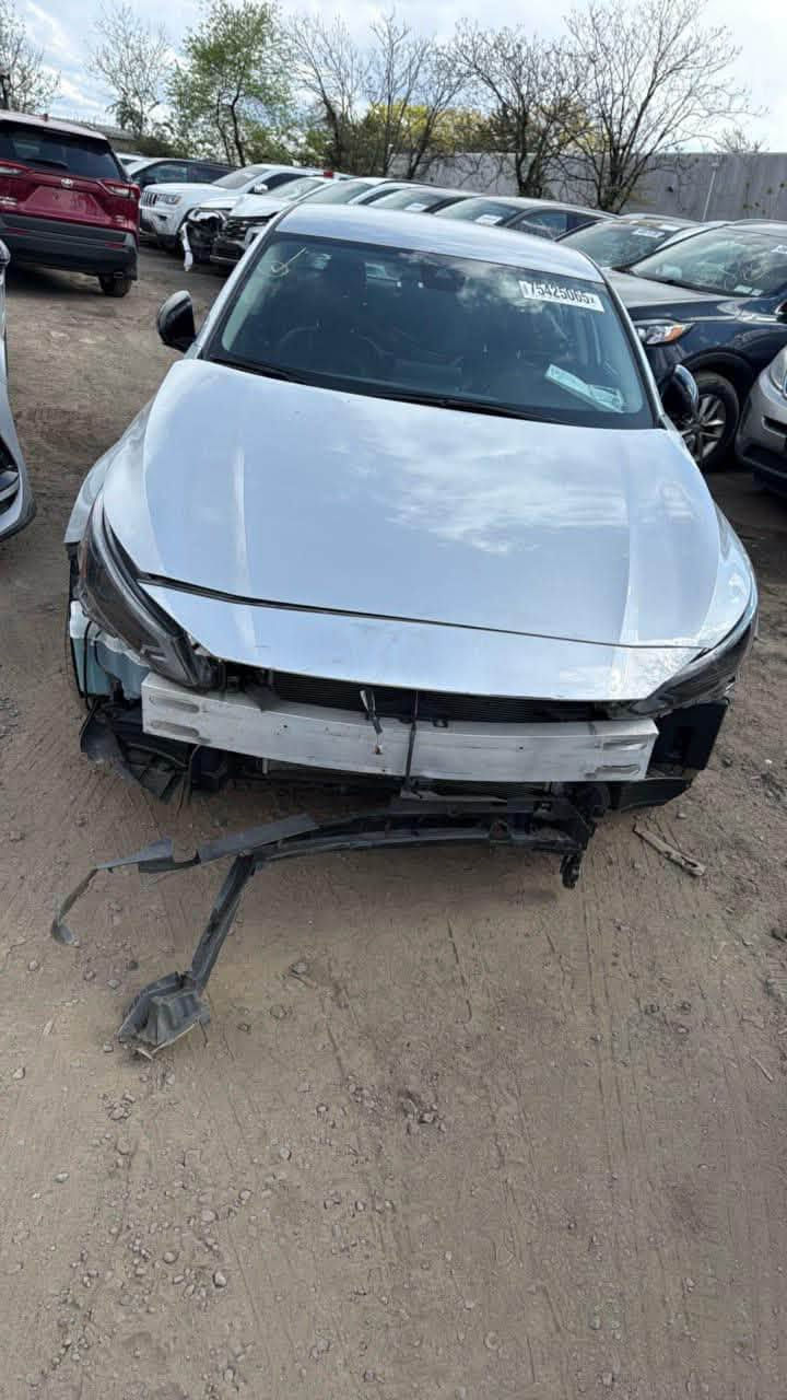 نيسان التيما  SR موديل 24  

ماشيه 17 الف مايل 

محرك: -2500 (4 سلندر ) 

رقم كاتي اربيل /سليمانيه / دهوك بكفيك الك مده 3 اشهر على الترقيم 

مواصفات SR 
 
كشنات جلد وشاموي

شاشة كبيره  تدعم كار بلي واندرويد اوتو 

اوتو بريك امامي ورادار 

اوتو بريك خلفي 

بصمة
 
بصمة ابواب 

تشغيل عن بعد

تحديد سرعه 

رادار امامي وتوقف ذاتي 

رادار خلفي وتوقف ذاتي 

نقطه عمياء

نظام تنبيه خروج عن المسار

كشن كهربائي 

حساسات خلفيه 

لايتات زينون

تحكم استيرن جهتين 

كامره خلفيه دواره 

لد نهاري امامي
  

ويل 19 سبورت مختوم SR

وباقي مواصفات الSR 

ضررها الدعاميه الاماميه بدون صبغ ولا بارد ولا تبديل ولا كلير 
وهذه رقم الشاصي 
1N4BL4CV1RN419009 

رقمي ***********
