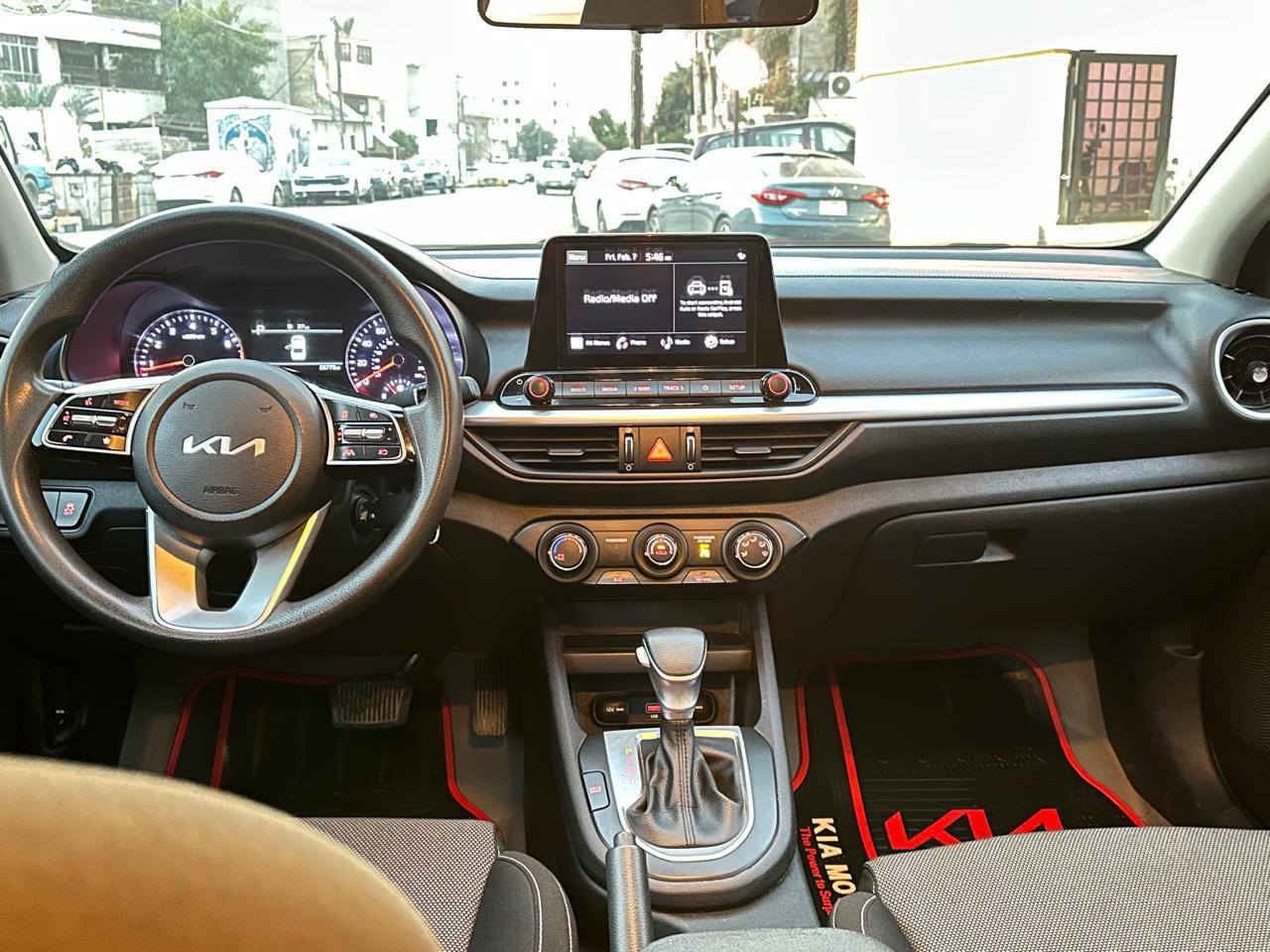 السلام عليكم
فورتي وارد امريكي موديل ٢٠٢٣
نص مواصفات 
المعروفه
حادث موضح بالمنشور
نفسهن مصلحات  بدون ايرباكات
السعر ١٦٠ وبيها مجال الشراي يتصل 
***********
