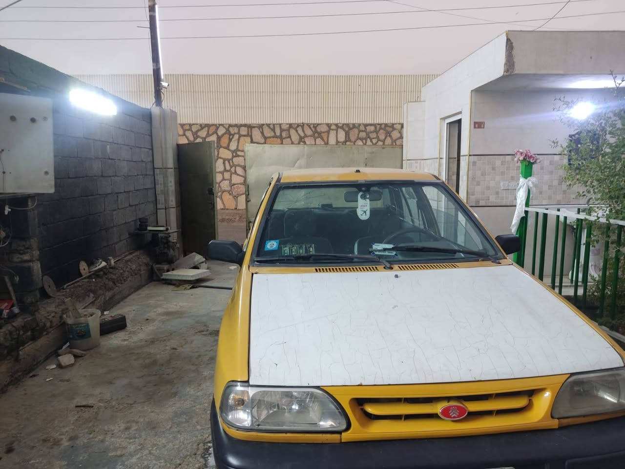 السلام عليكم سايبة موديل 2011 كير مكينة خير من الله سيارة كبل للشارع شواصي جديد رقم نكليزي مصفره. السعر 22 العنوان الشعلة ***********
