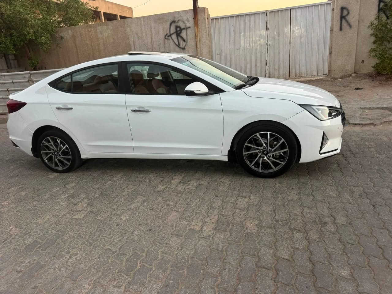 سلام عليكم النترا خليجي 2019 فول مكينه 2000 بصمه سلايت حساس امامي خلفي فول تحكم داخل احمر 
ماشيه ١٢٠ رقم بغداد باسمي 
كير مكينه على وضع الشركه فقط صبغ دعاميه اماميه وبارد باب خلفي 
السعر 140 مجال بسيط رقمي ***********
مكاني بغداد

