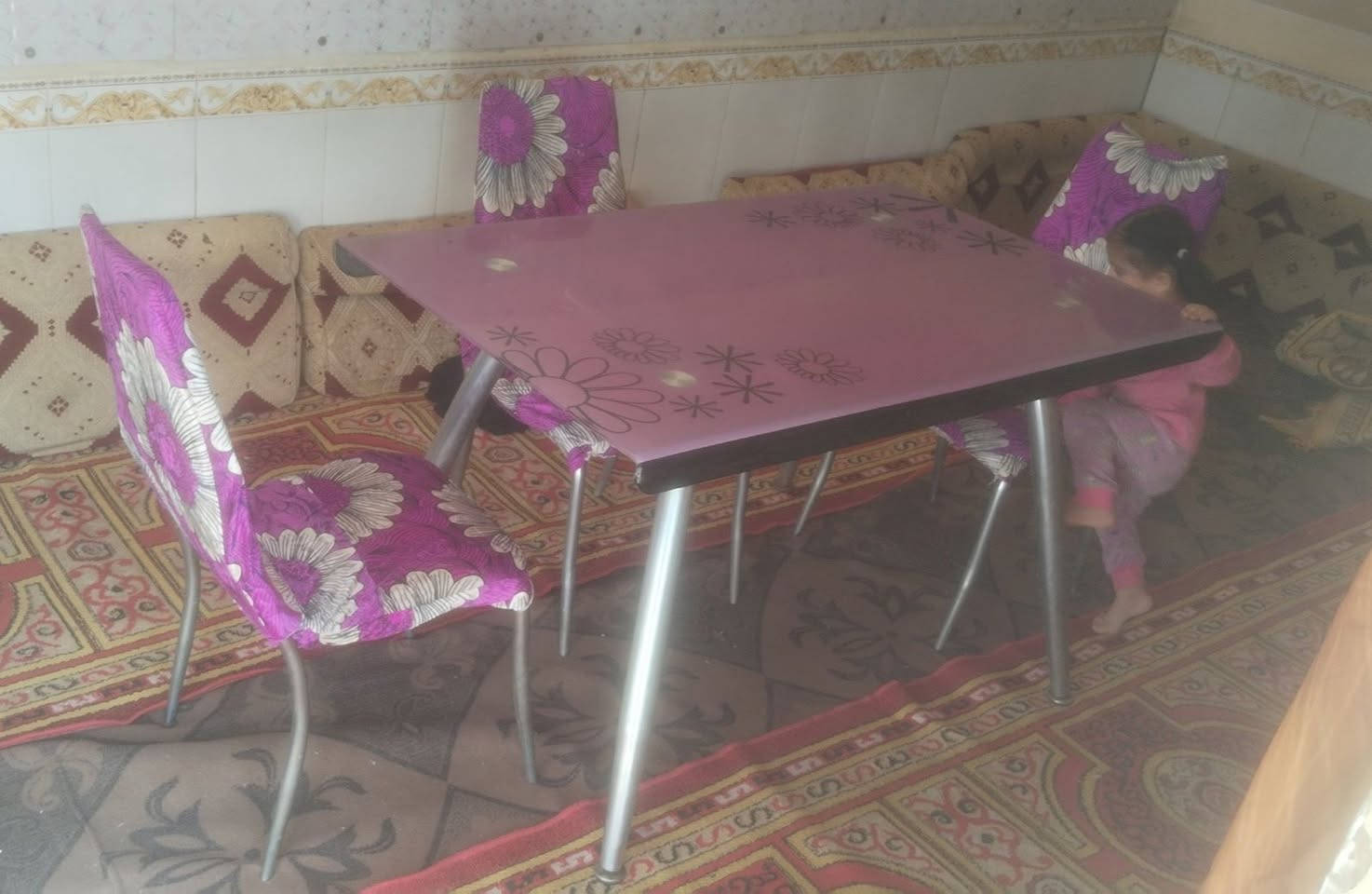 للبيع ميز طعام ذ،، الشراي يتصل ***********
