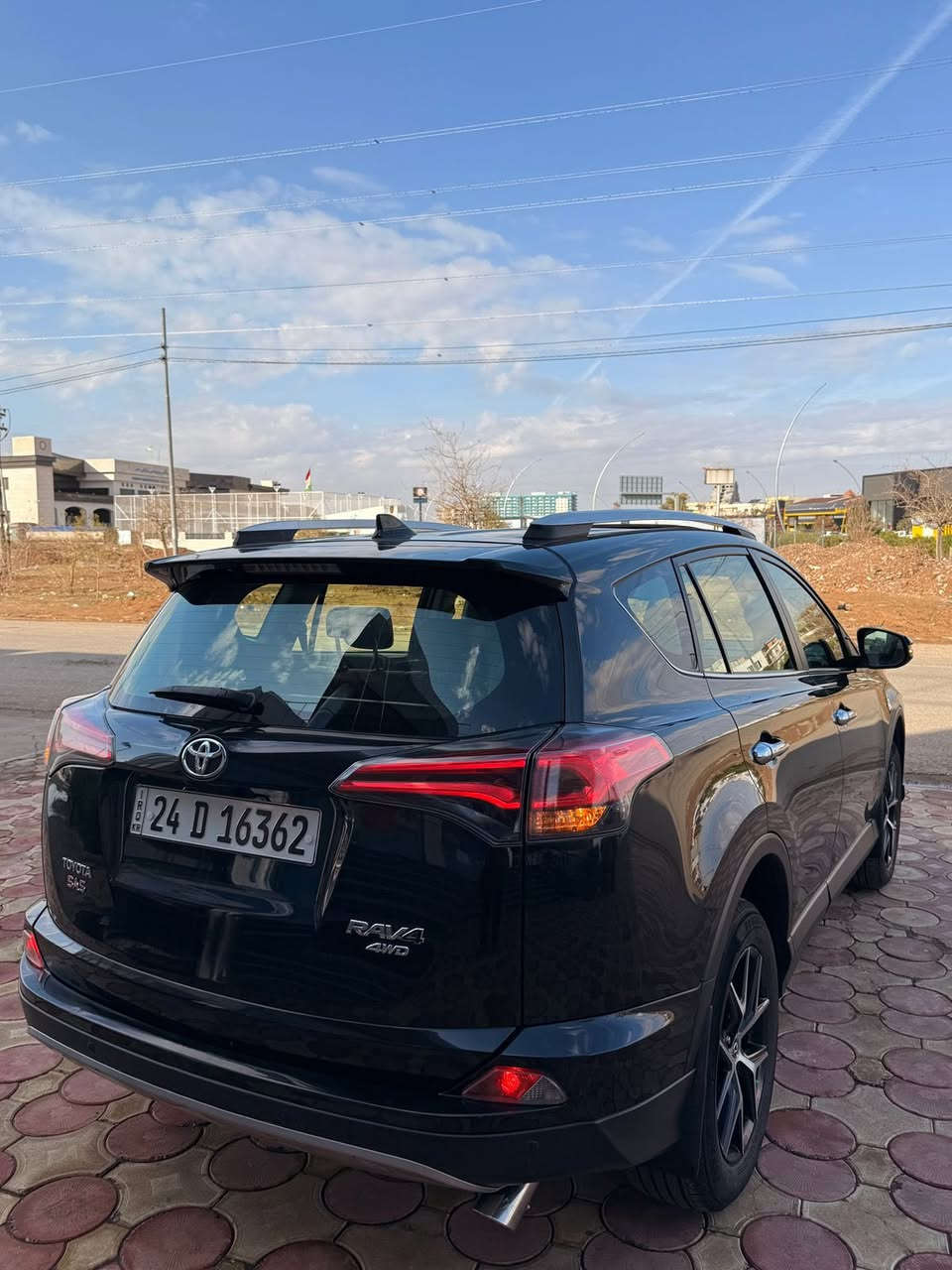 تويوتا راف RAVR .AWD موديل 2018 السيارة فول فول
مواصفات السيارة  الشركةساز بريكي زيرو السيارة الجديدة مواصفات سلايت ده بل اكس بصمة تين مراية شفط السيارة كلين تايتل 100/100 جديدة حلوه فول
لايت زينون داخل جديد ceo sport تاخم تايرات جديدة 
كير محرك بشرط السيارة مكفولة دعامي لو دعامي بشرط 
السيارة ده عامي بشرط كفالة عامة
.*********** کورك
.***********  اسيا 
واتس اب موجودة
