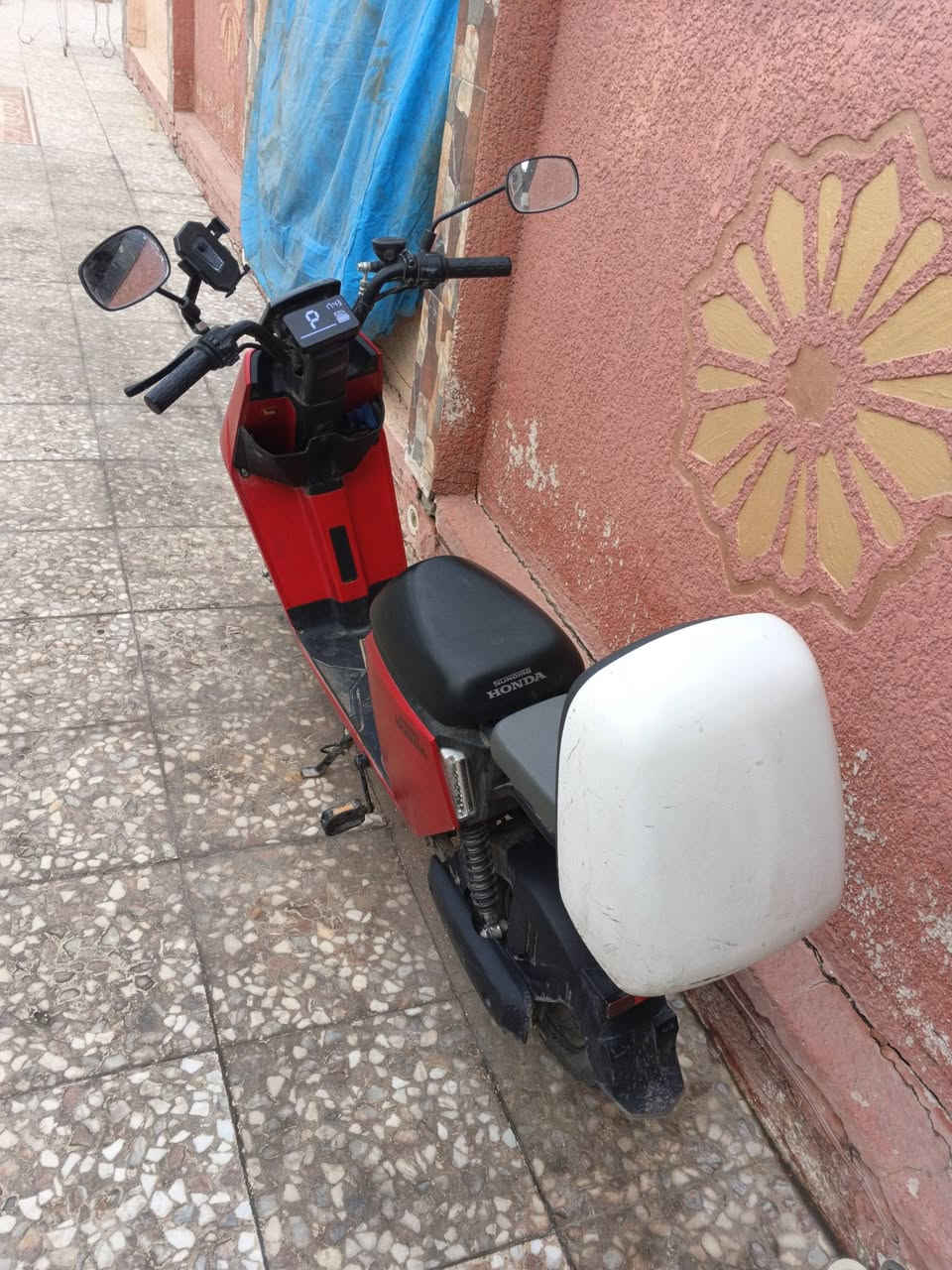 دراجة شحن هوندا اصلية
بطارية ليثيوم مداخلة تصلح ابد مكفولة من العطل

كاملة غراضهة سرعته 40

السعر 750 الف

بغداد

***********
