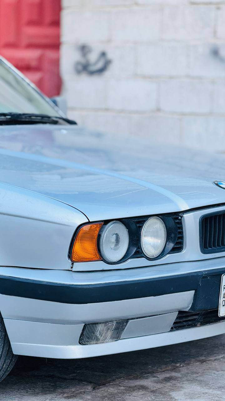 بي إم موديل ٩٢رقم بغداد هزه جديده تخم تاير جديد صدر امامي خلفي جديد غرفتها حلوه جلد  قفل مركزي  السياره مثل ما بالصوره أو بعد احله كهربائيات كلها شغاله سياره خير من الله مكان السياره كركوك السعر ٦٦ أو بيه مجال للاستفسار اتصل على الرقم *********** كركوك, العراق
