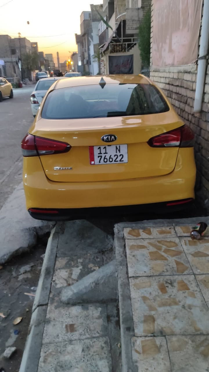 كيا فورتي موديل 2018 محرك 2000دوش سياره جديده ماشيه 98الف وارد امريكي حادثهة جاملغ ورصعه بالباب السايق بدون دواخل مكان السياره بلديات***********
