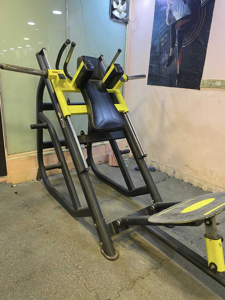 قاعه تشتغل نسائية 🏋🏻‍♀️او رجالية مرتبه تناسق وجمال ونظافة اعداد اجهزة متوفرة كل الزواية وسعرها مناسب وبالعافية
اجاك موسم شغل صيفي اشمرها بنسائية وتوكل 🏃‍♀️
تحتوي ع جنكل خماسي يحتوي ع ضغط وسحب وفراشة وجمع اسلاك للتواصل ***********
ومتوفر كادر نقل🚛 وشد🛠️
