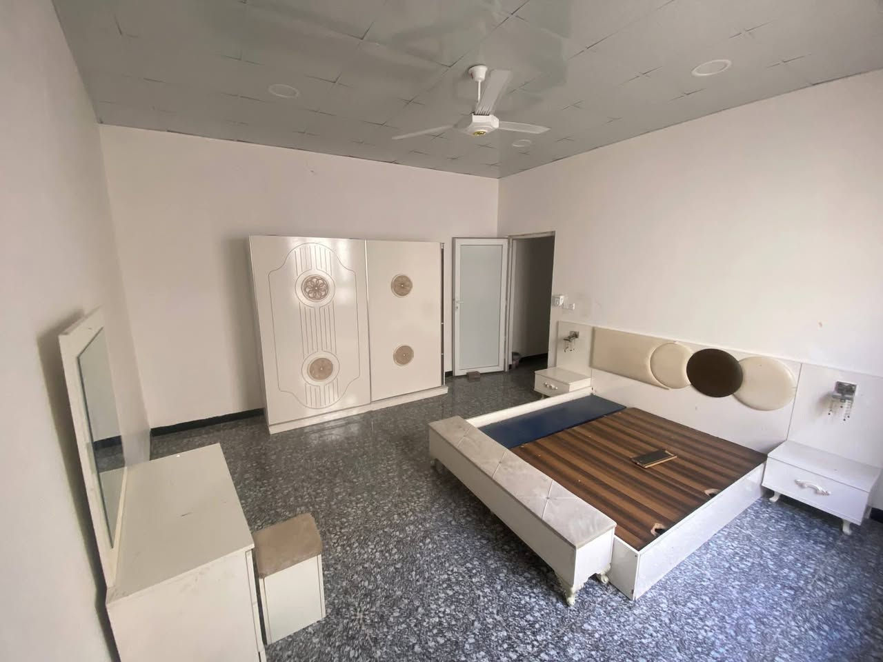 السلام عليكم غرف نوم اللبيع من 300 إلى 500
*********** متواجد عل واتساب
