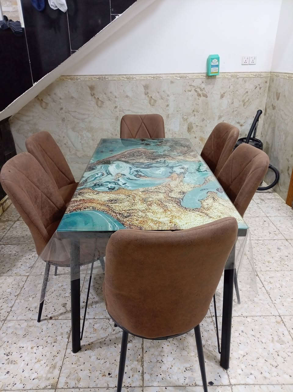 للبيع ميز طعام 6 كراسي نضيف
السعر 230 الف وبي مجال للطيبين
للتواصل ***********
