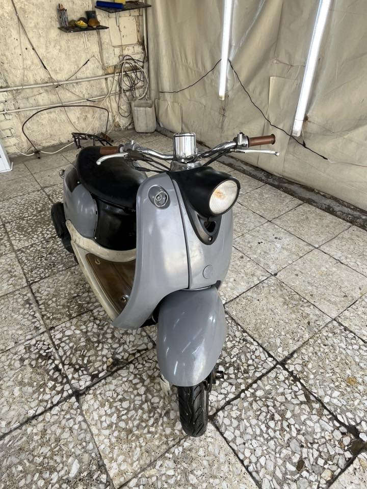 السلام عليكم للبيع يوماها عبدالحليم سرعة ٦٠ مجفته جديد دراجة حلوه وناعمه اكسلها ناعم بريكات امامي خلفي شغاله تايرات امامي خلفي شغال كهربائيات لايتات شغاله سلف شغال كفراتها مصبوغة دراجة كلش حلوه ومرتبه بيها ملاحضات بسيطة للبيع او مراوس السعر المطلوب 175 الف وبيها مجال العنوان بغداد حي الجامعة للاستفسار ع الرقم ***********
***********
