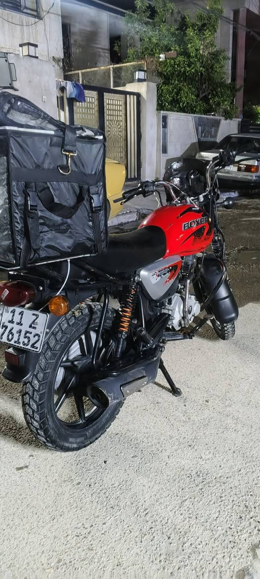 سلام عليكم بوكسر جبلية للبيع   2023رقم وسنوية بغداد دراجة ناقصهة بس جاملغ امامي بيها خيط تبخير بس نزلتهة علا ايدي السعر مليون او900 بيها مجال الرقم ***********
