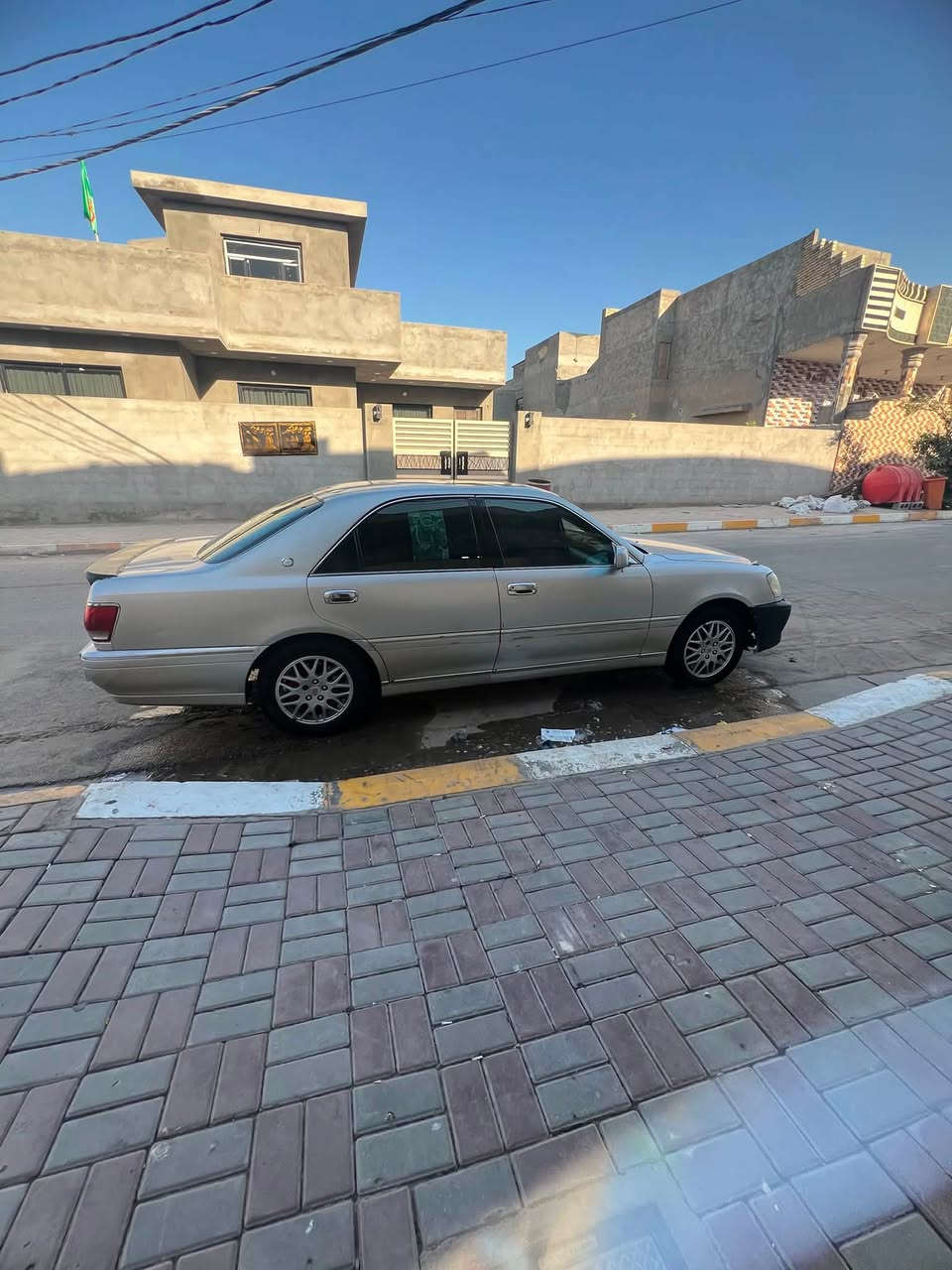 تيوتا كراون ادوات دكمه وحده كرستال فتحه سقف محرك vvt تبريد ثلج وي السويج سياره نضيفه خير من الله بعد احله من صور تجي وتشوف بعينك سعر ٣٥ بيها مجال للطيبين مكان الدجيل ***********
