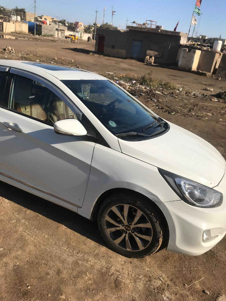 سيارة اكسنت للبيع 
موديل 2015 خليجي
فول  فتحة تبريد تدفئة محرك ١٦٠٠
حالة السيارة موضحة بالصور بيها فقط جاملغ خلفي ايسر بارد وصبغ  وتحت الدوسه باب السايق طخه راجعه بارد 
سنويه بأسمي ٢٠٢٨
للأستفسار *********** ناصرية, ذي قار
