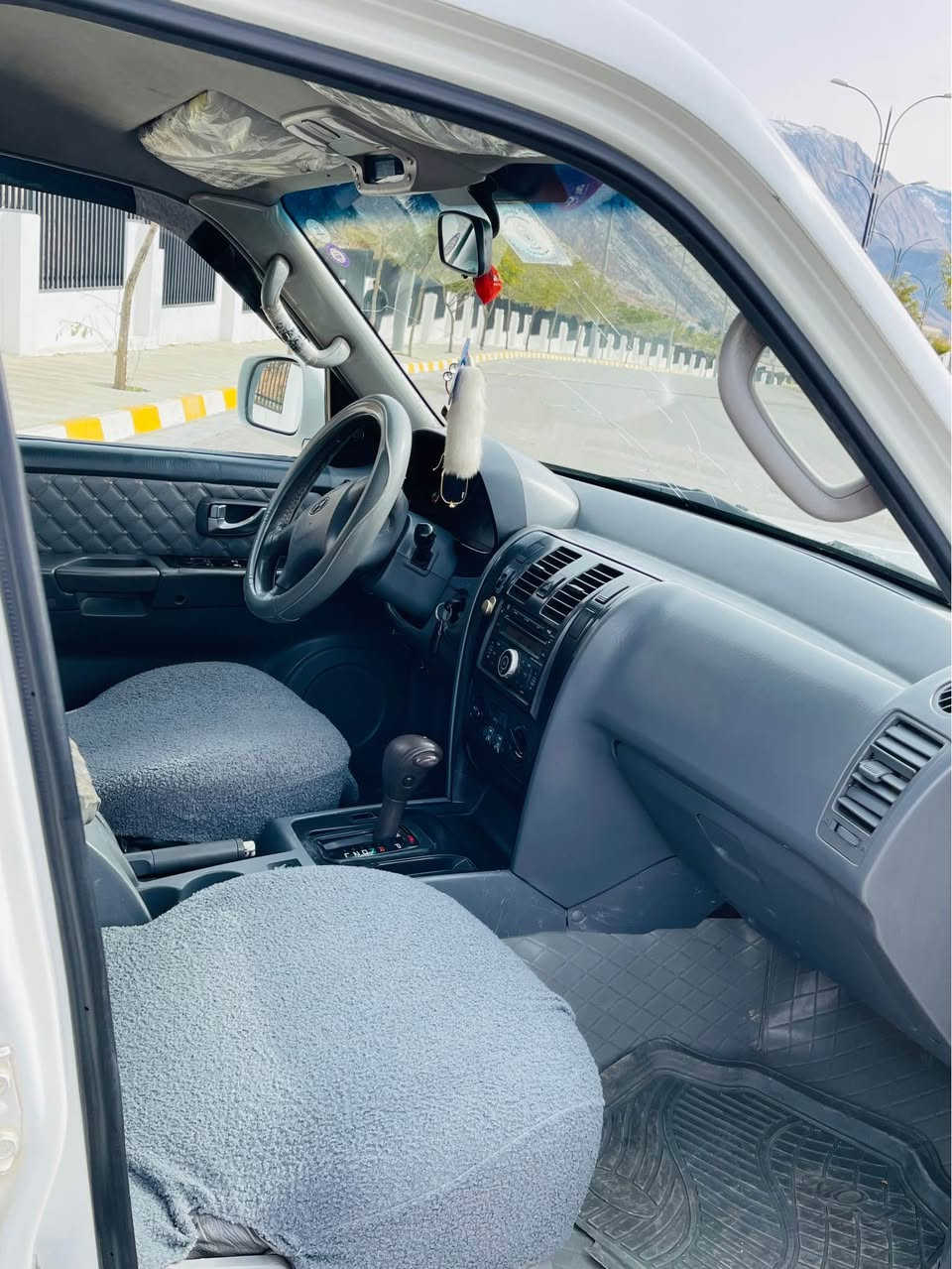 تریکان ٢٠٠٣
ئاڕمی پلاستیک هەولێر  بە شەرتی ياڕم و ئەوەلیات
بەیانی بیکە بە ناوی خۆتەوە
مەکینەی ڤیڤیتی ٣٠٠٠ لەسەرە گێڕ ئۆتۆ ماتیک
٢ بست ساردی هەیە
تەبرید ساردی و گەرمی بە شەرت هەمو گیانی مەزبوتە
پێرێ ڕۆنی گۆڕاوە و مەسروفی هیچ تیا نیە
بێ تەقەو ڕەقە بە شەرتی هەمو شتێک
سعری ٦٨ و شتێک مەعمەلە
لە دەربەندیخانم
*********** دار بنديهكان, السليمانية
