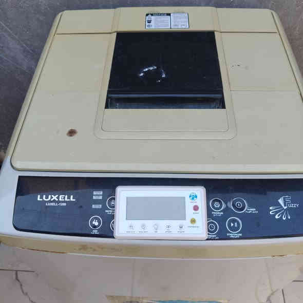 غساله اوتوماتيك تشتغل بس ماتفتر نوعيه ليكسل مثل ماوضح بالفديو مبدل العقل *********** مكاني الجنينه الي يريده بالخدمه سعرها 50الف
