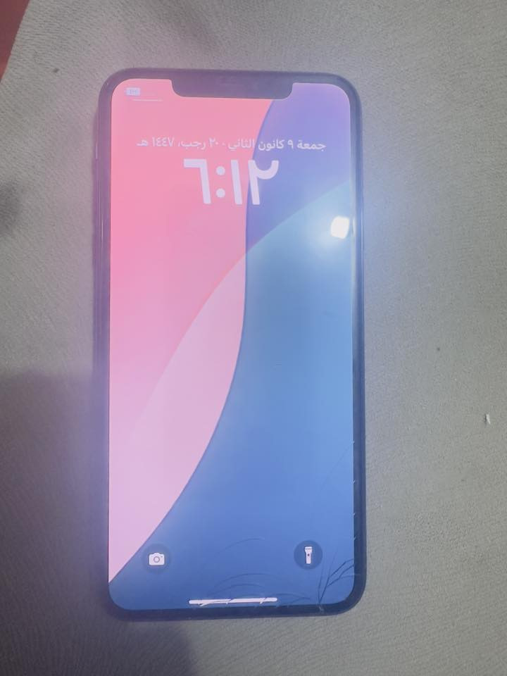 11 برو ماكس امريكي بطاريه 84 مكفول ماعدا كسر بالطرف ما مأثر عله اللمس قيم وبالعافيه عله الياخذه 
***********
