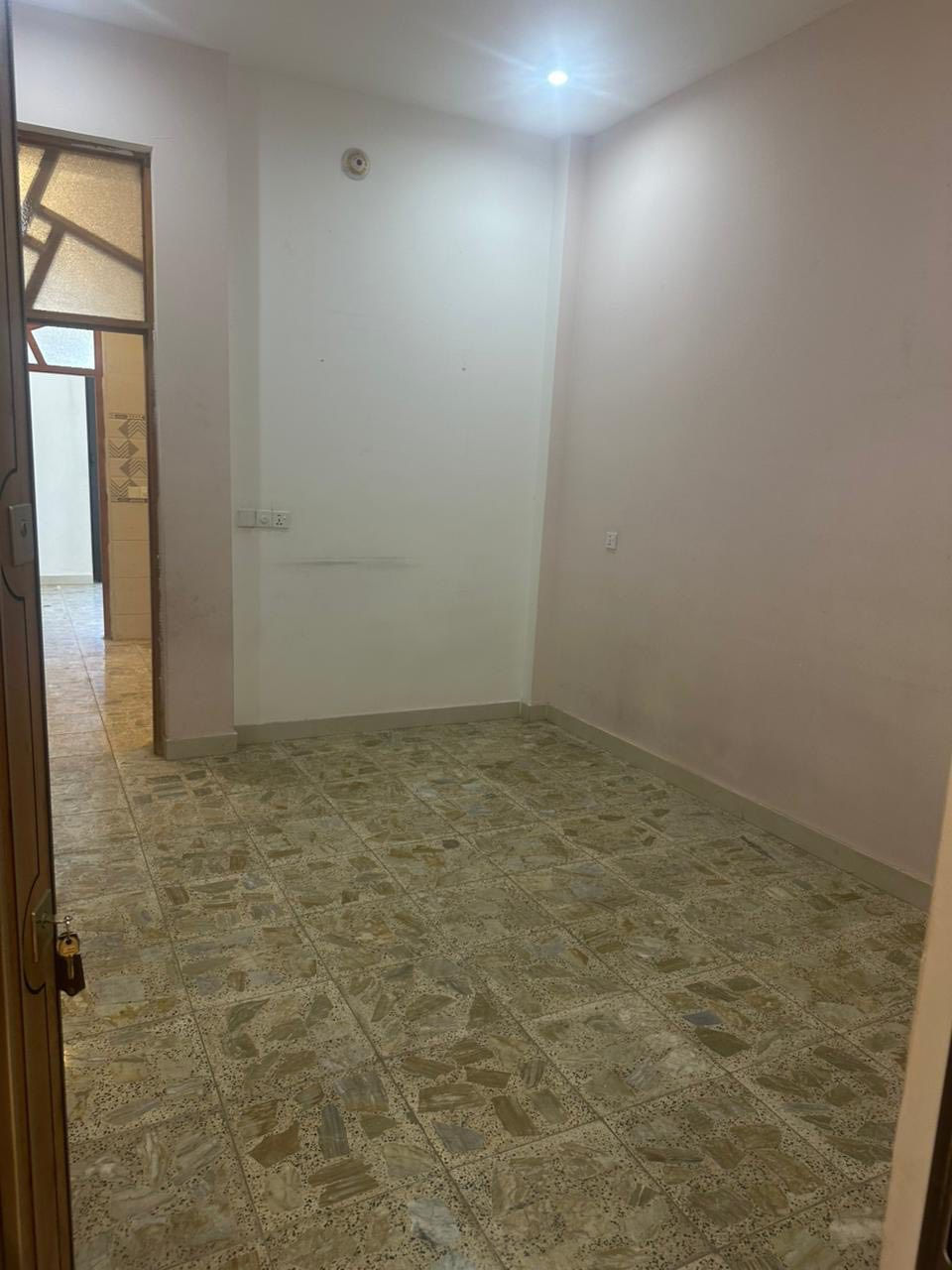 السلام عليكم شقه الايجار الشعب على شارع العام مجاور محطه سما بغداد الاستفسار ***********
