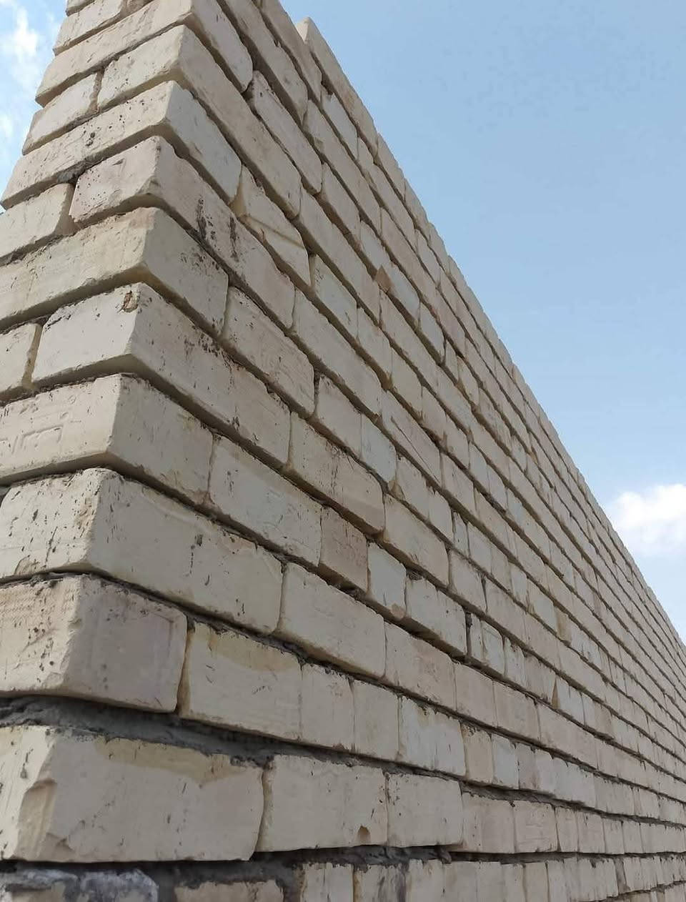 سلام عليكم خلفه بناء ولبخ شرط نضافه العمل نشتغل كل شيء متفرقين انشالله ***********
