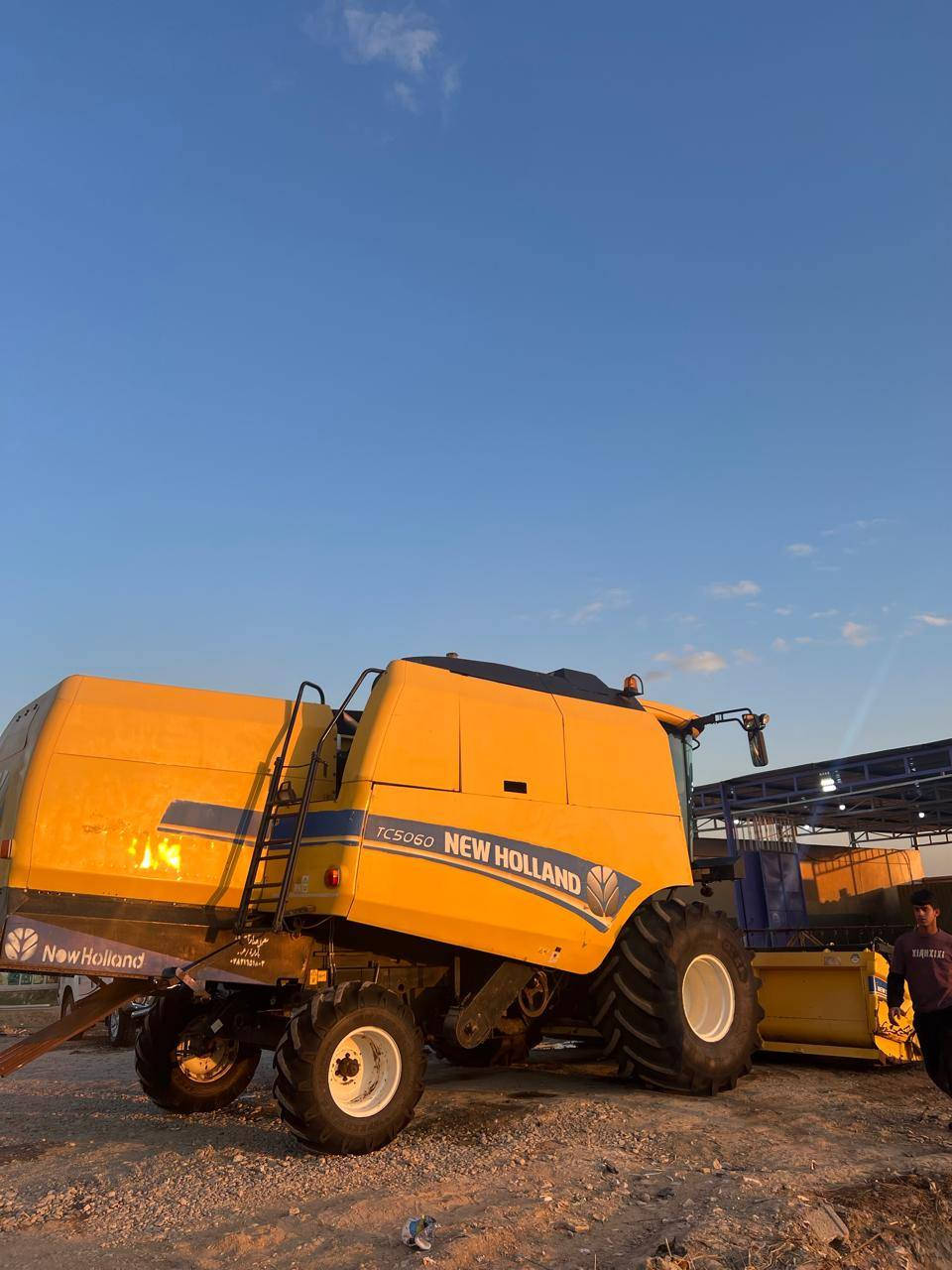 سلام عليكم حاصودة البيع موديل 14 خمسة بلام مكان نجف ***********
