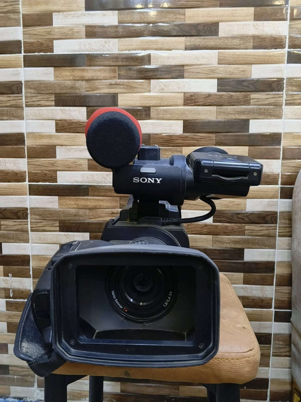 عندي هاي الكاميرا فول hd 1080 للبيع السعر 300 الف   
***********
