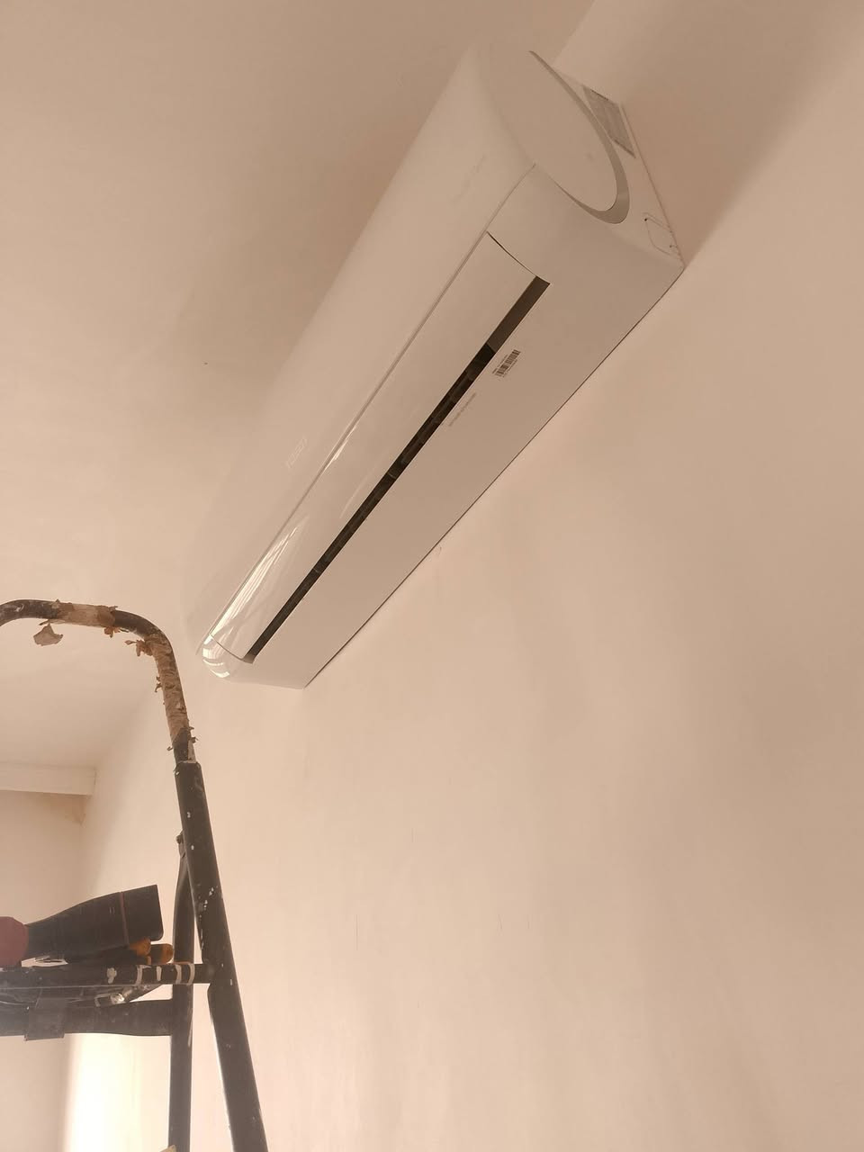 ---

🛠️ خدمات هندسية متكاملة
 والتشطيب بدقة وجودة عالية، تشمل:

🔌 الكهرباء  
- تسيس كهربائي داخلي وخارجي  
- تنصيب السبالت وصيانته باحتراف

🚿 الماء والمجاري  
- تسيس ماء للمنازل  
- تمديد وصيانة المجاري وفق المعايير الهندسية

🏠 السقوف والديكورات  
- تنفيذ السقوف الثانوية بجميع أنواعها  
- جبس بورد، بوردكس، فلين خارجي  
- جميع أنواع الديكورات الداخلية والخارجية

🎨 الأصباغ  
- تنفيذ كافة أنواع الأصباغ الحديثة والكلاسيكية  
- تشطيب نهائي بألوان متناسقة وجودة عالية ونعمل ورق الجدران 

📍 نعمل في محافظة النجف والمناطق المجاورة  
📞 للتواصل: *********** واتساب واي استفسار ادلل 

---
