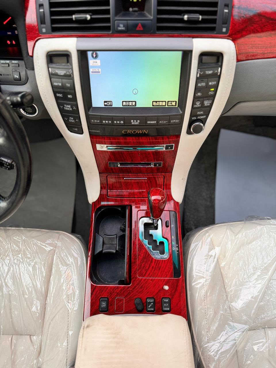 شاهيه موديل 2007 مسجل رقم بصره. دولي 
  
1داخل جلد ابيض ملكي 
2دخول جديد السياره ماشيه 98  
مكان السياره النجف مشروع وطني 
والموتصفات كدامك بل صور  شاصي80
سياره حلوه مكفوله 
***********
