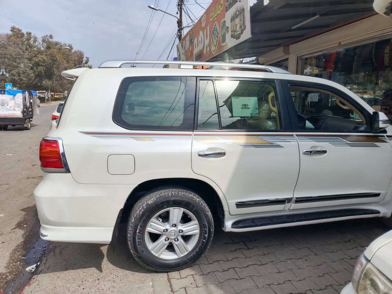 السلام عليكم
تويوتا لاندكروز 2014 بريم فول
 محرك 8 سلندر
حجم المحرك 4600
كفالة عامة 
رقم اربيل دولي وبسمي
ماشية 167
المواصفات
سلايد روف
تشغيل عن بعد
مري شفط
حساس امامي خلفي
زراك لايت
ثلاجة
جلد
مكانه كركوك 
***********
السعر 425 وبيه مجال
