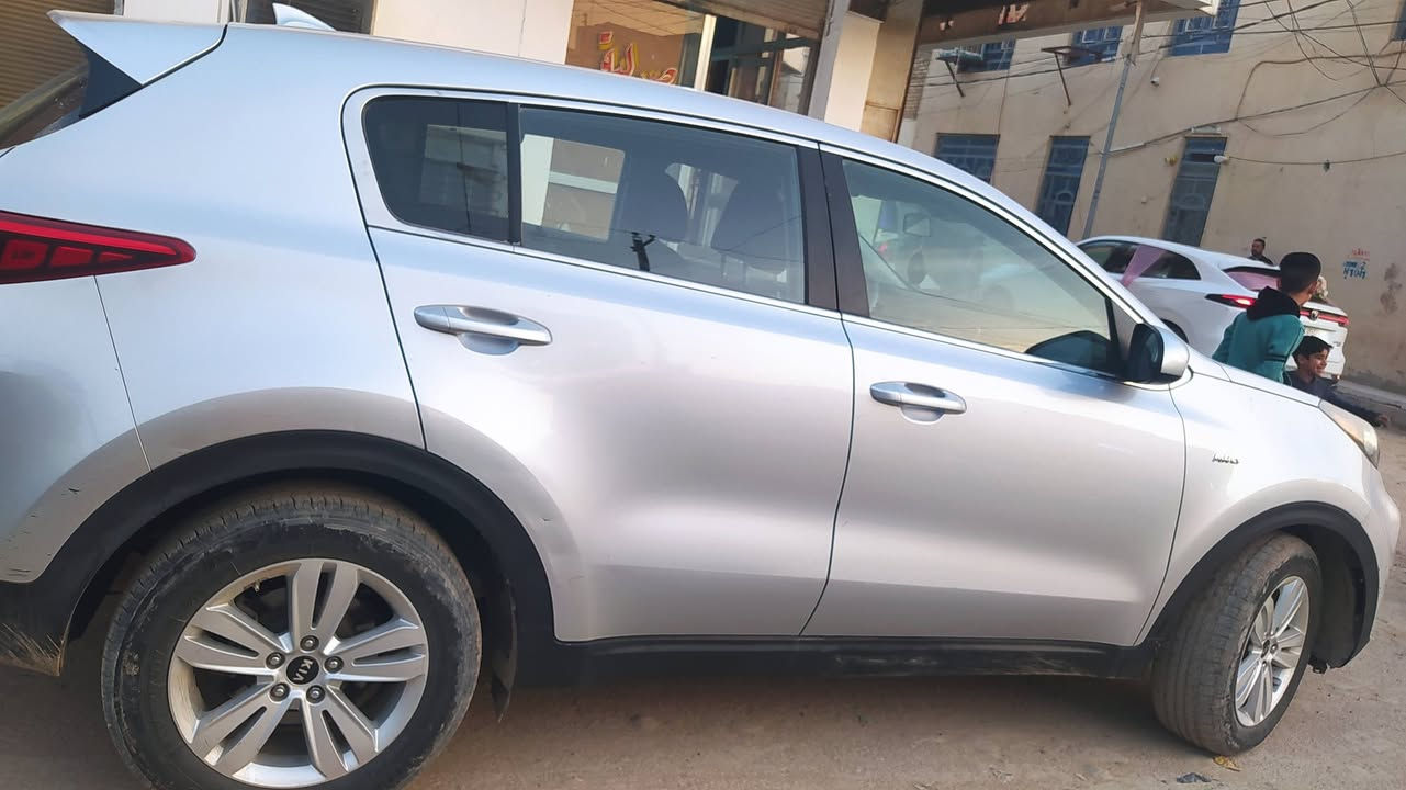 سبورتج امريكي 2018داخله كلين بدون حادث وبيهه شخوط بسيطه محرك 2400 قطعتين تبريد لون سلفر جاهزه مجهزه كلشي متخسر عليها غير دسكاترقم بابل باسمي مداور ثاني يوم للبيع الشراي يتصل *********** ب160 بينه شويه مجال
