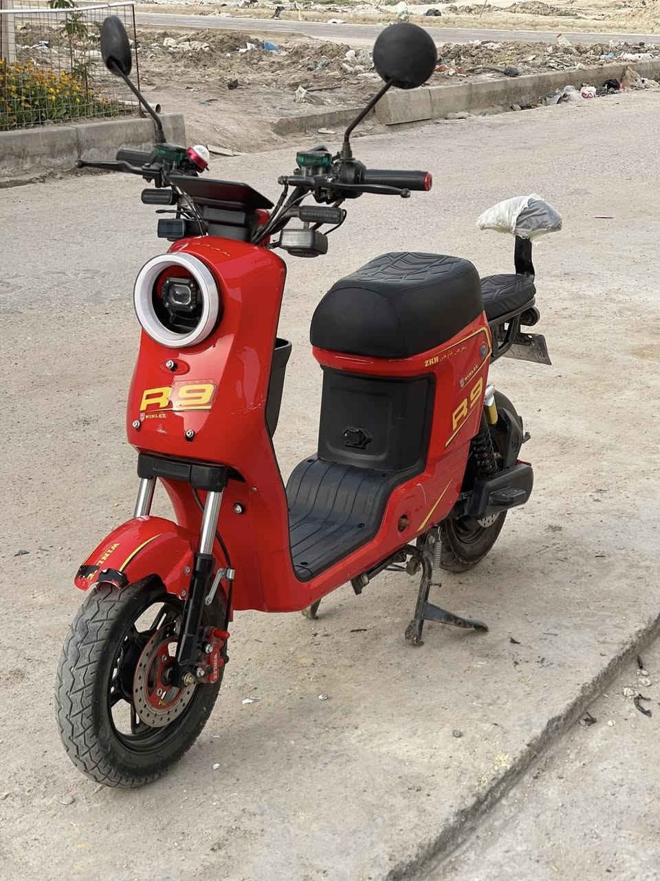 الرقم ***********
السلام عليكم دراجه ار تسعه مديل 24دراجه جديده كل نقص مابيها شركه ويلني بطاريات 5وحده 32امبير لون مميز احمر سرعتها حقيقيه بل عداد 60 دراجه كل نقص مابيها مواصفاتها معروفه دبل اشاير يمنه يسرع مع حاجب لكزز مسجل عالي لايت عالي ناصي مع سكن بريكات هيدروليك دهن امامي خلفي تايرات جدد بعدهن نضام بك رجوع إلى خلف دراجه اربع سرع دراجه كامله مكمله كل نقص مابيها وياها سله ومرايات السعر 430بيهل مجال للشراي مكاني ناصريه مركز الرقم ***********
