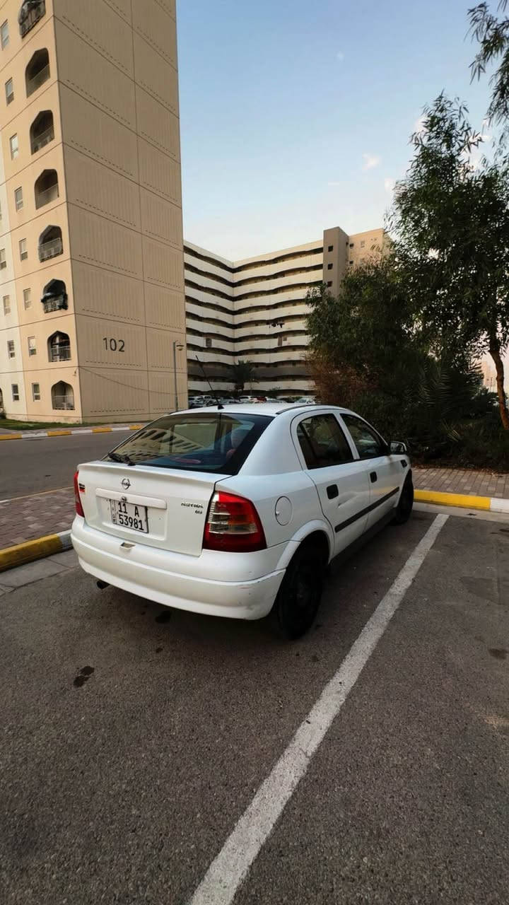 السلام عليكم
اوبل استرا 2002للبيع 

السياره بلاديه مكفوله من الصبغ والتبديل والجراد بيها ملاحضتين موجوده بالصور
كير عادي محرك ١٦٠٠ مكفول تبريد تدفئه
عليها ادامه كامله فيت بم بلكات نوزلات مجاول كله جديد
ماناقصها اي شي
رقم بغداد الجديد باسمي سنويه جديده مكان السياره بغداد

للاستفسار خاص او *********** بغداد, العراق
