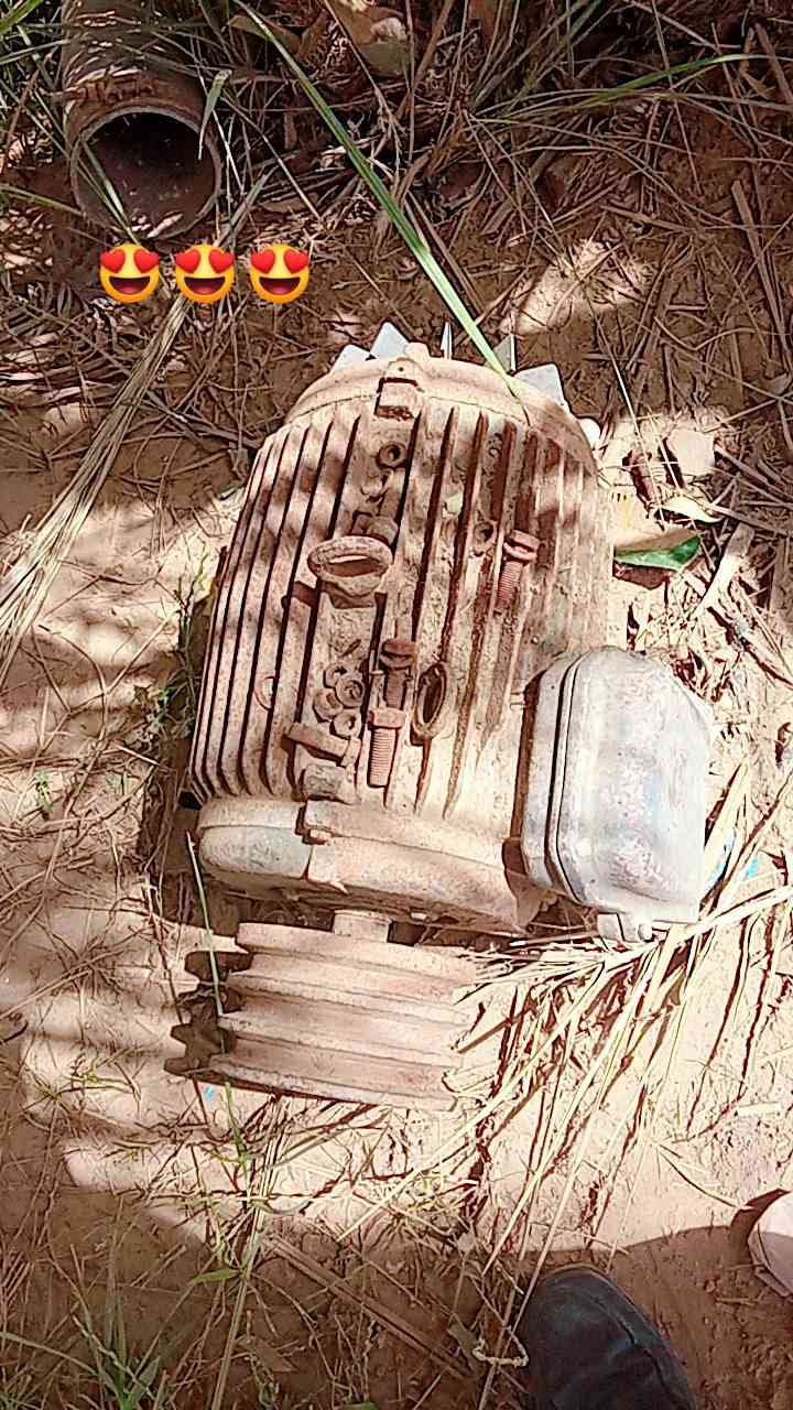 ماطور زراعي لبيع 15حصان صونده 10متر كيبل 15متر ستاستر كهرباء خنزيره وياه *********** مكان مشخاب سعر مليون وميه وبي مجال
