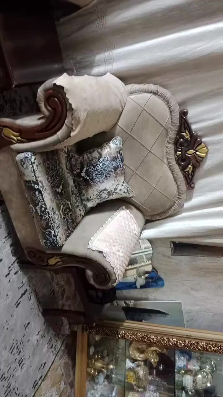 السلام عليكم تخم عشر مقاعد الله شاهد مليون  ونص ماخذينه   نضيف جدا اي ضرر مابي نهايته 600 قفل المكان العطيفيه  رقم ***********
