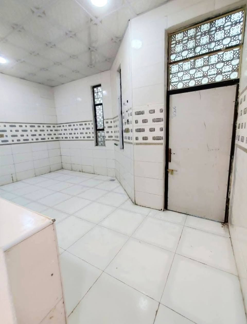 للاستفسار(***********
يتوفرلدينابيت المساحه(120متر) البناء جديد
يحتوي على غرفتين منام واستقبال ومطبخ وصحيات كل الخدمات متوفره 
العنوان ابي الخصيب كوت ثوني 
السعر(75)مليون وبي مجال 
للاستفسار/*********** البصرة, العراق
