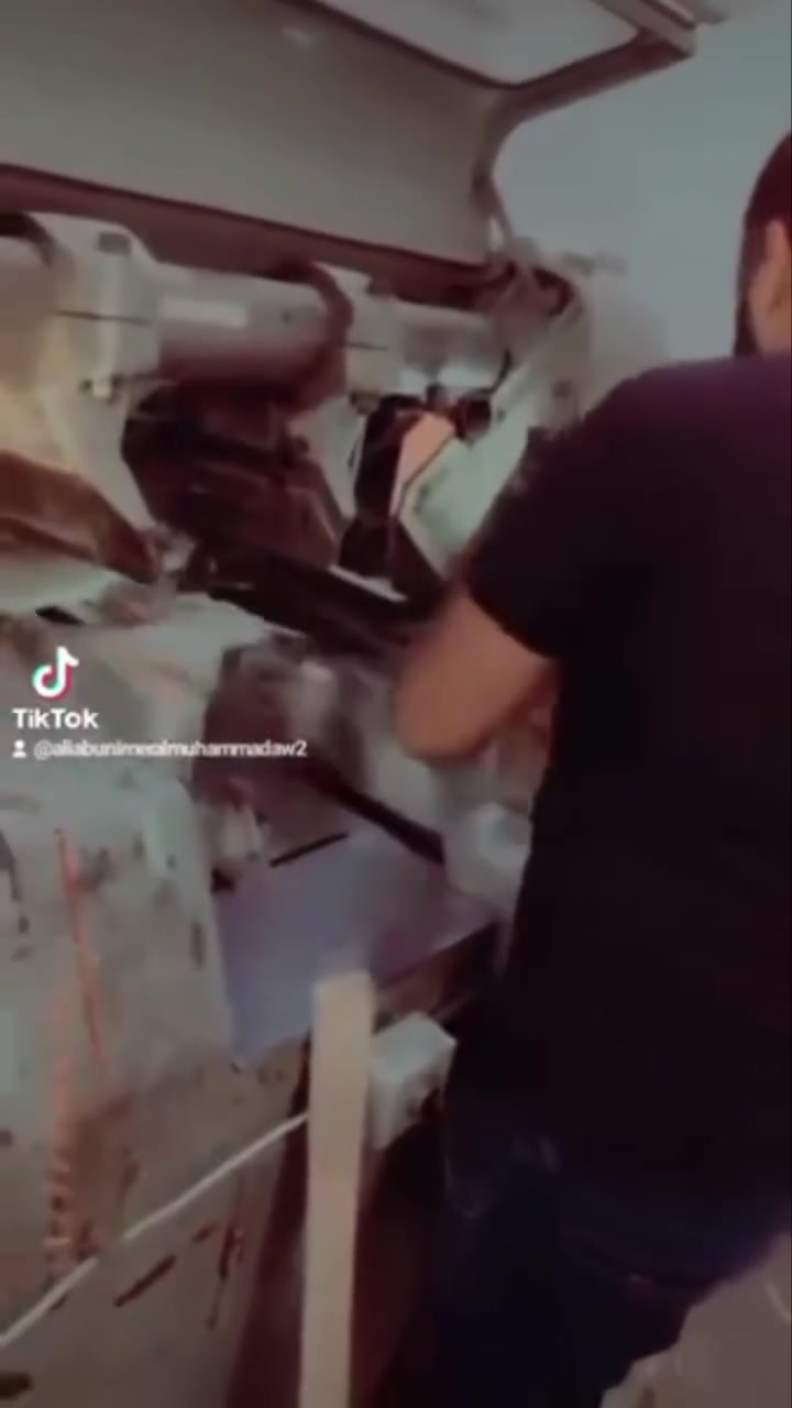 علي النمر 
***********
