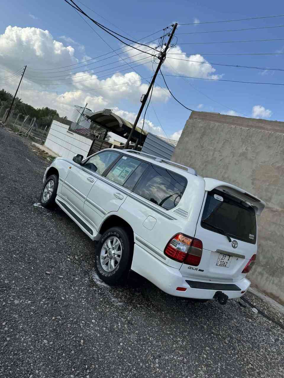 السلام عليكم
لاند كروز موديل 2007 GXR ليمتد فول مواصفات 
 مكينة 4500 6 سلندر محرك عدل
 
فور ويل4x4 
3 قطع تبريد و ثلاجه 
شاشة و كامرة خلفية 
سلايد 
حساسات امامية و خلفية بلادي 
كشنات مخمل

 تايرات جدد برجستون ياباني أصلي اسبير
حادثها باب فقط وشيويه من الهلال صبغ حزام جمالية 
السياره رقم انكليزي  باسمي و تحويل فقط
السياره كلشي شغال بيها 
صدر خلفي جديد و امامي جديد 
 دسكات تخم جديد امامي و خلفي 
 منضومة لايت  أصلي عالي ناصي 
مازدات جدد شركة ديبو
السعر147مع مجال رقم الهاتف ***********مكاني بغداد
