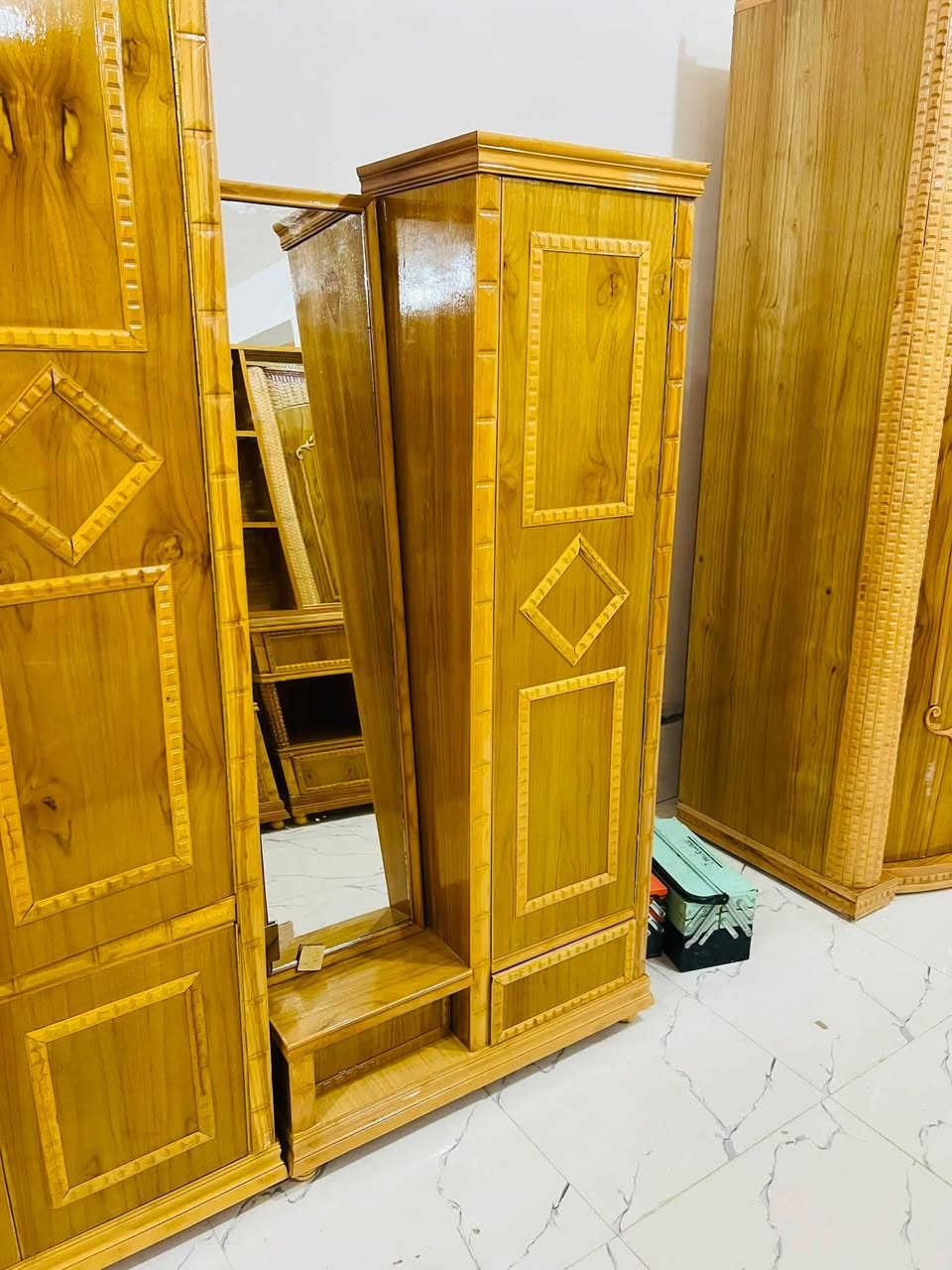 معرض الميار.  للأثاث المنزلي 
 العنوان القيارة قرية اجحله 

متوفر غرف ثقيل صاج داخل خارج 

كل الفصالات الحديثه.     نقد.  وقسط. 
عل بطاقه الرافدين   بدون مقدمه.   

يبدي القسط ٧٠ الف وصاعد.   

راسلونه ***********
