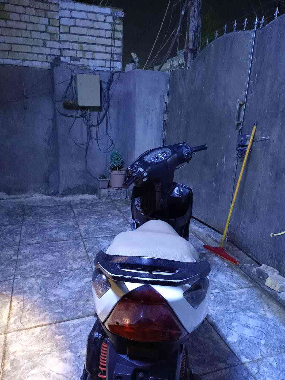 سلام عليكم للبيع دراجة ثعلب نضيفه ماشي حاله مجفته جديد وكابريتر جديد وباتري كله جديد نقصه قبق هندر ويده ابريك  خلفي  كفرات ابلادية مختمه 
السعر ٣٧٥ وبيه مجال لطيبين 
مكاني بغداد حي الجهاد الامانة 
الرقم *********** بغداد, العراق
