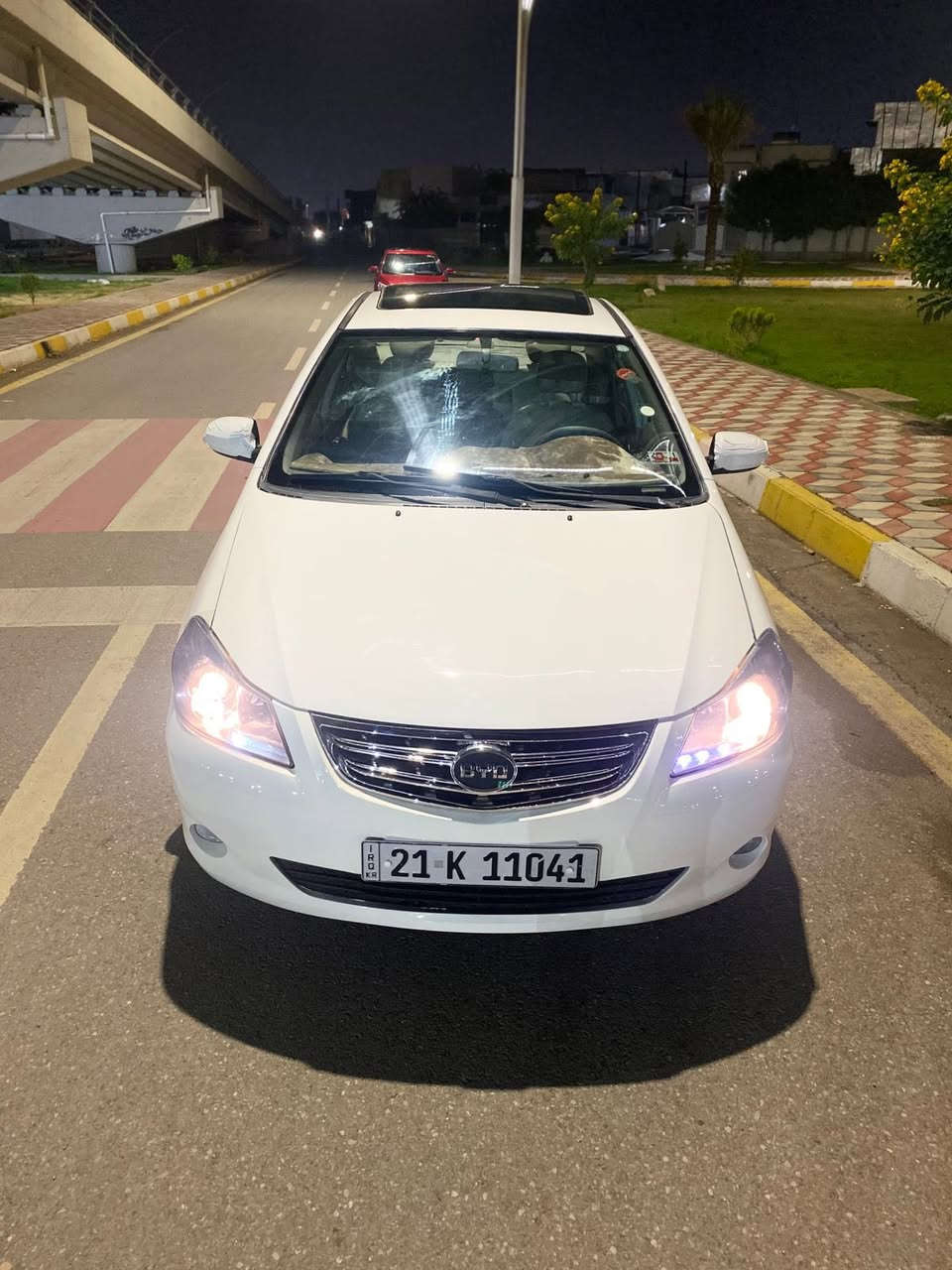 سلام عليكم.. سيارة للبيع  المستعجلBYD.. محرك 18 جديد صدر جديد تبريد ثلج ❄ كير أوتو بشرط موديل 2014 بدون صبغ بس بيها ثلاث قطعات بارد تايرات جديد... السعر 62
 بيها مجال للطيبين..  
***********
