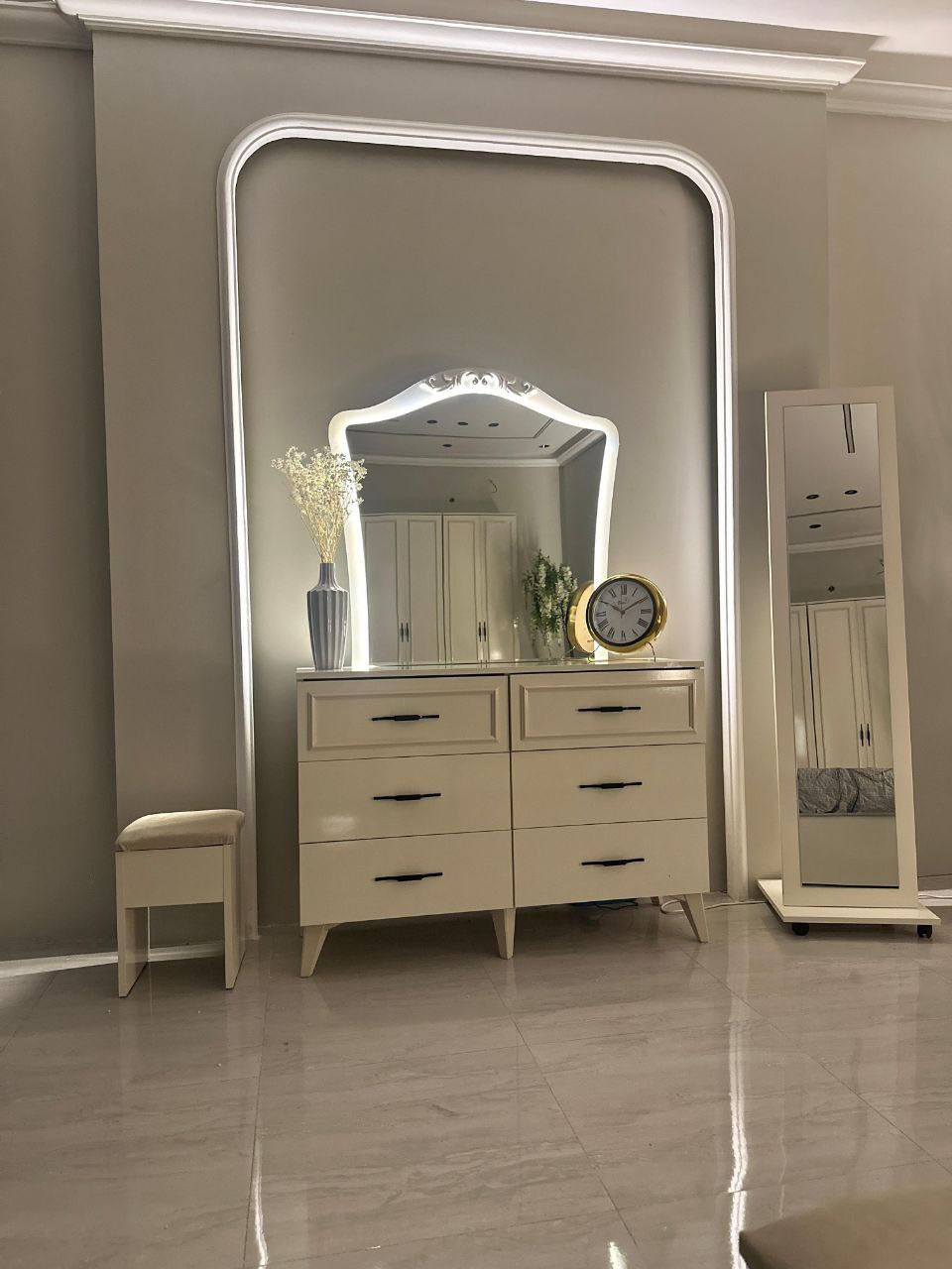 *تم وصول موديل ڤيتا*
*متكون من ١٠ قطع*
*ظهر بلوك*
*برغي وجوي حديد*
*اناره بالكومديات*
*اناره بالسرير*
*اناره بالميز تواليت*
*قياس الكنتور ٣٢٠سم*
*دبل مجر بالكومدي*
*ميز تواليت مختلف 6مجرات*
*كنتور٨ باب +٤ مجرات*
*سرير مخزن+شازلون مخزن*
*كل هذا بسعر مليون و600


**إذا كنت صاحب هذا الإعلان وتريد حذفه لأي سبب، رجاءا أرسل رسالة إلى الدعم الفني**