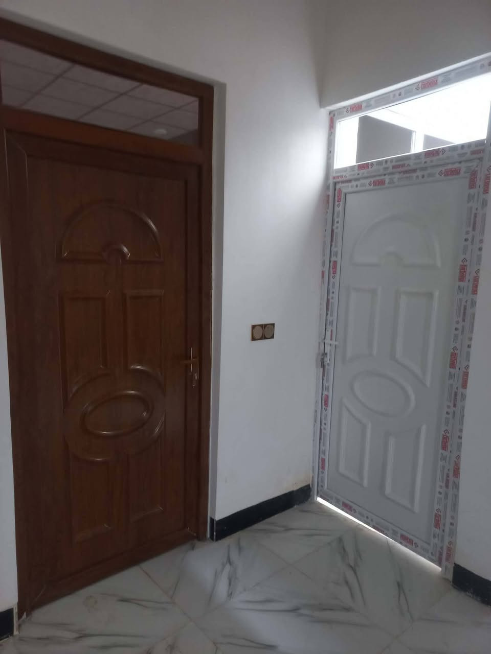 بيت للبيع قوسيات حي الزيتون مدخل اسواق ابو علي مساحه 110 متر سند زراعي 25 غرفتين زائد هول زائد استقبال زائد مطبخ زائد صحيات داخل وخارج سعر 58 وبي مجال قرب اسواق ابو علي===***********===***********
