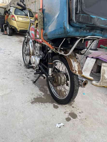 السلام وعليكم دراجه نامه للبيع نضيفه لا تبخير ولا تنقيص وين ما يعجبك دك هندر وطلع ادوات ومكفوله من البوكه مكينه مفتوحه مرا وحده شلعه تخبل العنوان البصره ابو الخصيب السعر ٣٠٠ وبيها مجال الرقم ***********
