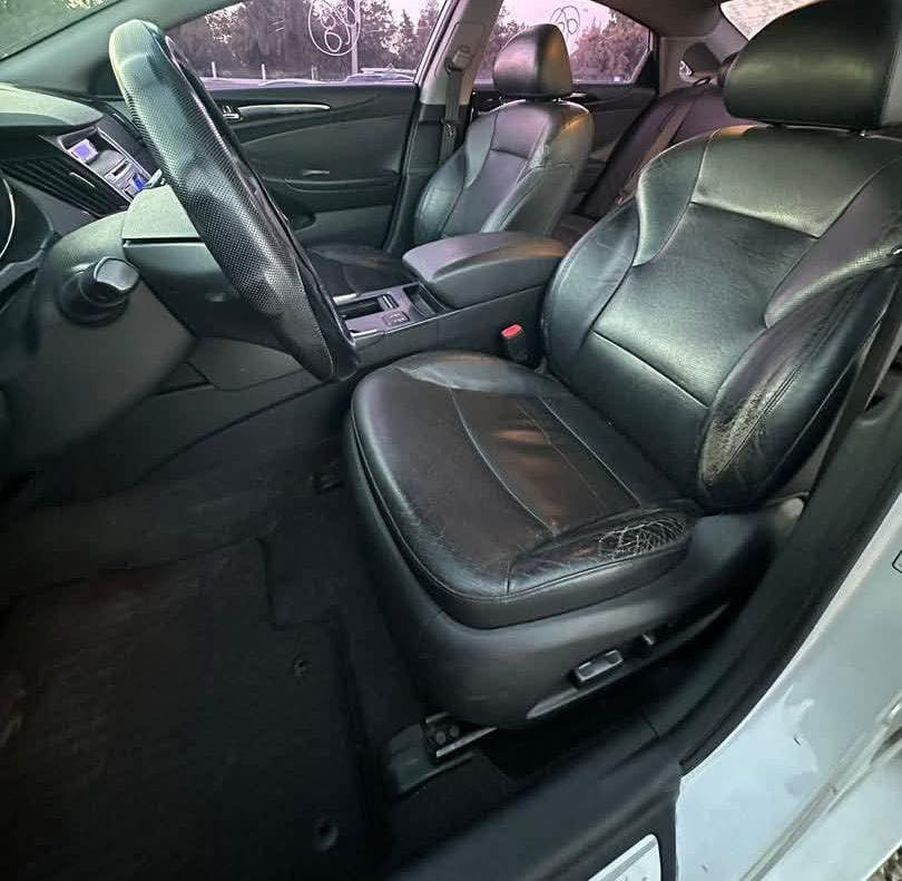 سوناتا 2013
فول مواصفات عدا الفتحه
سياره جاهزه على اخر حبايه جديده
هسه طلعتهه من مركز صيانه سويتلهه ادامه
وهي الصوره بالمركز ادامه كامله الكل السياره
حتى بوليش سويتلهه سياره تخبل بالعافيه على الياخذهه
السعر 75 وبيهه مجال هاص مغلق
اتصل موجود 24 ساعه بي وقت اتصل
***********
