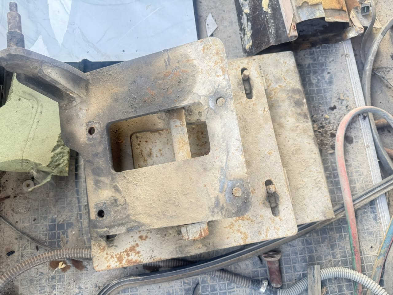 سلام عليكم غراض فيتناميه للبيع شنو تحتاج جام صناديك جاملغات قاعده كمبريسر +كمبريسر قواعد مرايات عضوده مال مرايات جام زغير وجبير هونداي دايو غراض مكينه بمات سلف داينمو كتفات جميع متوفر اتصل وبخدمتك***********
