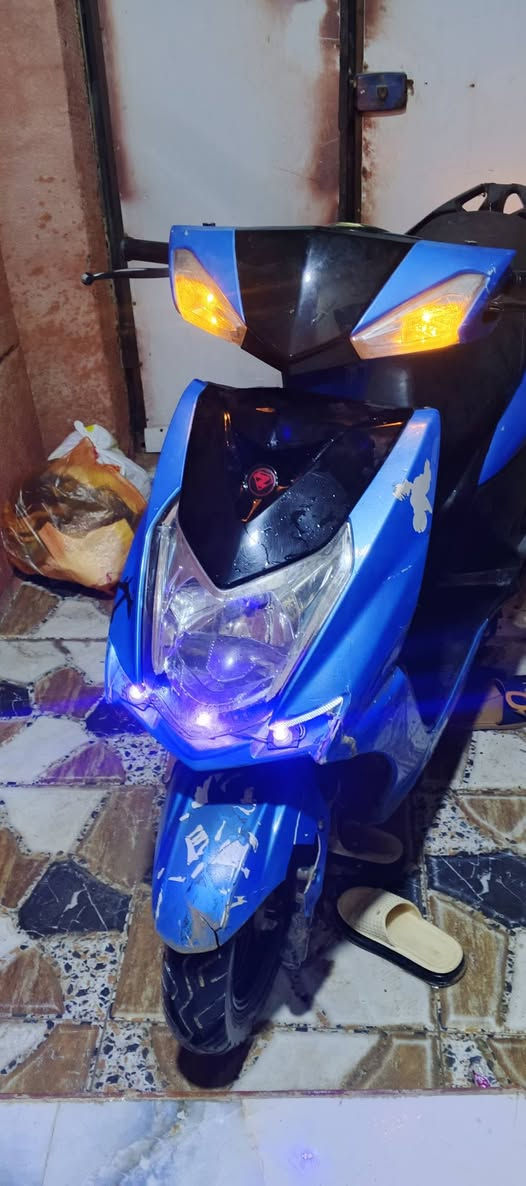 سلام عليكم دراجه سكنس باب اول دراجه خير من الله سرعه 140 كلشي شغال بيهه الدراجه بيهه خيط تبخير سعر 350 العلوان بصره تنومه ***********
