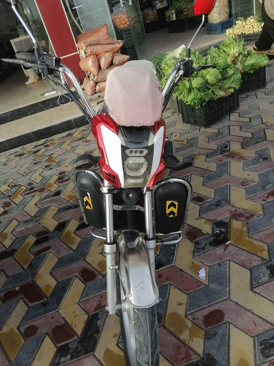 دراجه شحن للبيع بطاريات نص عمر
السعر 350 بيه مجال عنواني شارع 40
خاص او اتصل عل رقم ***********
