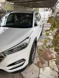 توسان القاصد موديل ١٨مقفولة كير محرك  على وضع الشركة بيه صبغ في حافت ا...