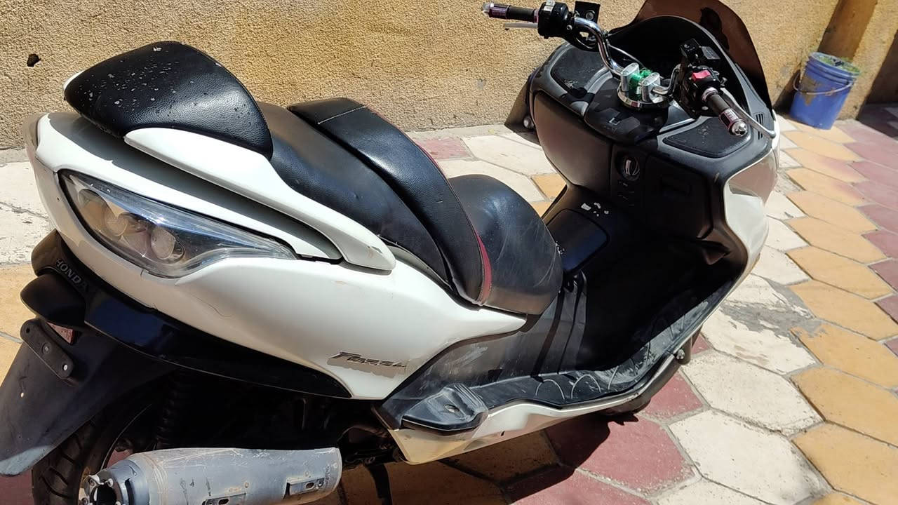 السلام عليكم
دراجه فورزا 08 بصمه 
محرك 250cc
مجفته طبعاً وبيهة شكم ملاحظه بسيطه (الفيت بم والبگ لايت الأيسر تعبانات) الدراجه خير من الله وين متريد اطلع بيهة بل مناسبه 
1. تاير خلفي جديد ✅
٢. كلج خلفي جديد✅
٣. كلج امامي جديد✅
٤. قايش جديد✅
٥. شخاطه جديدة✅
مكانها (بغداد العبيدي) 
الرقم: ***********
السعر: 700 وبيهة مجال بسيط كلش.
