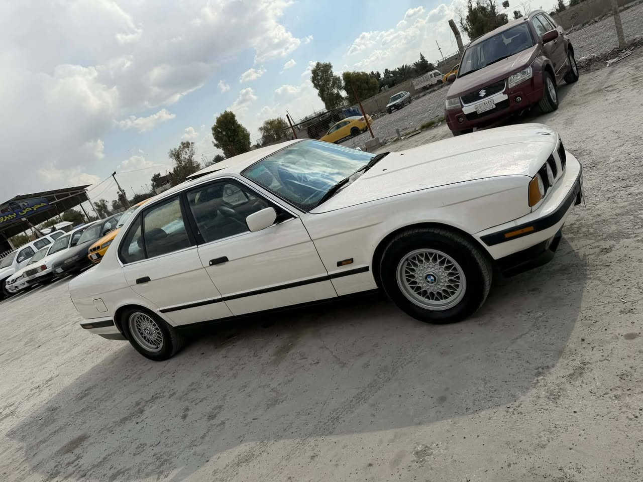 بي ام 525بلادي 
1-موديل 1990
2-اوتماتيك بلاد 
3-محرك كبس ديجيتال
4-كير محرك بل باكيت 
5-باتري جوه كشن بلادي باتري جديد 
6-صدر امامي خلفي جديد 
7-تايرات جدد 
8-سنويه منتهي سنه شرط تحويل وكاله 
9-سياره بيها جاملغ سكن بيها ضربه بدون دواخل 
10-يرهم مراوس وبيع حسب قناعه 
11-دواخل جلد كهربائي سلايت كهربائي شغال 
12-مكاني كركوك اي استفسار اتصال واتساب هم موجود 
13-سعر 58بيها مجال الطيبين 
***********
